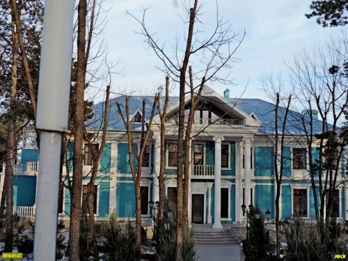 Дом Ремезкова в городском парке Краснодара 